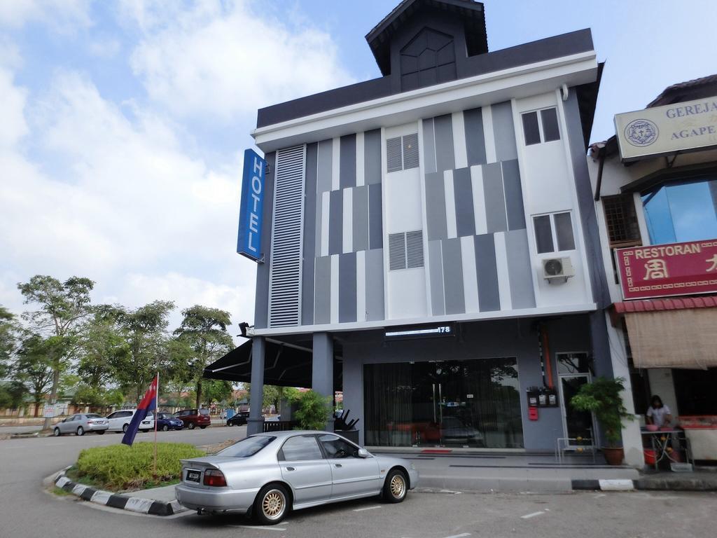 Nah Hotel Skudai Exterior foto